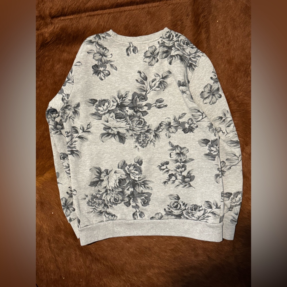 Forever 21 Gray Floral Crewneck Sweater
